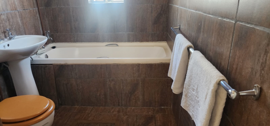 5 Bedroom Property for Sale in Heilbron Free State